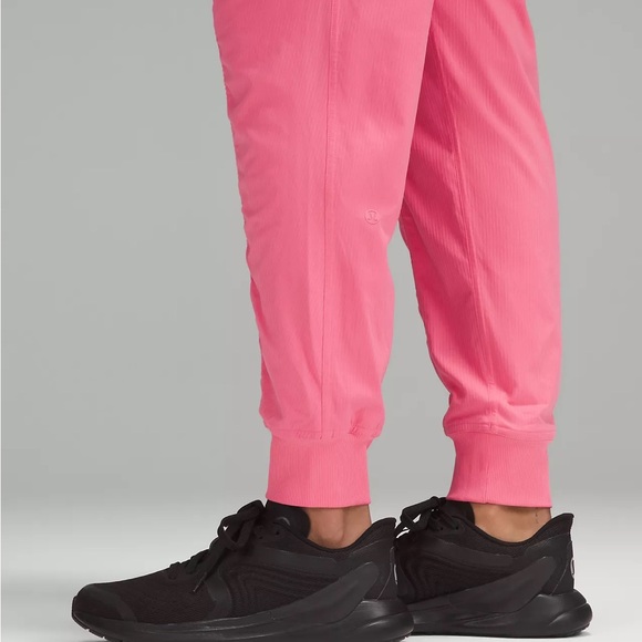 Lululemon Dance Studio Mid Rise Jogger Lined Sakura Pink sz 12 🌟NWT SOLD OUT🌟 - Picture 4 of 9